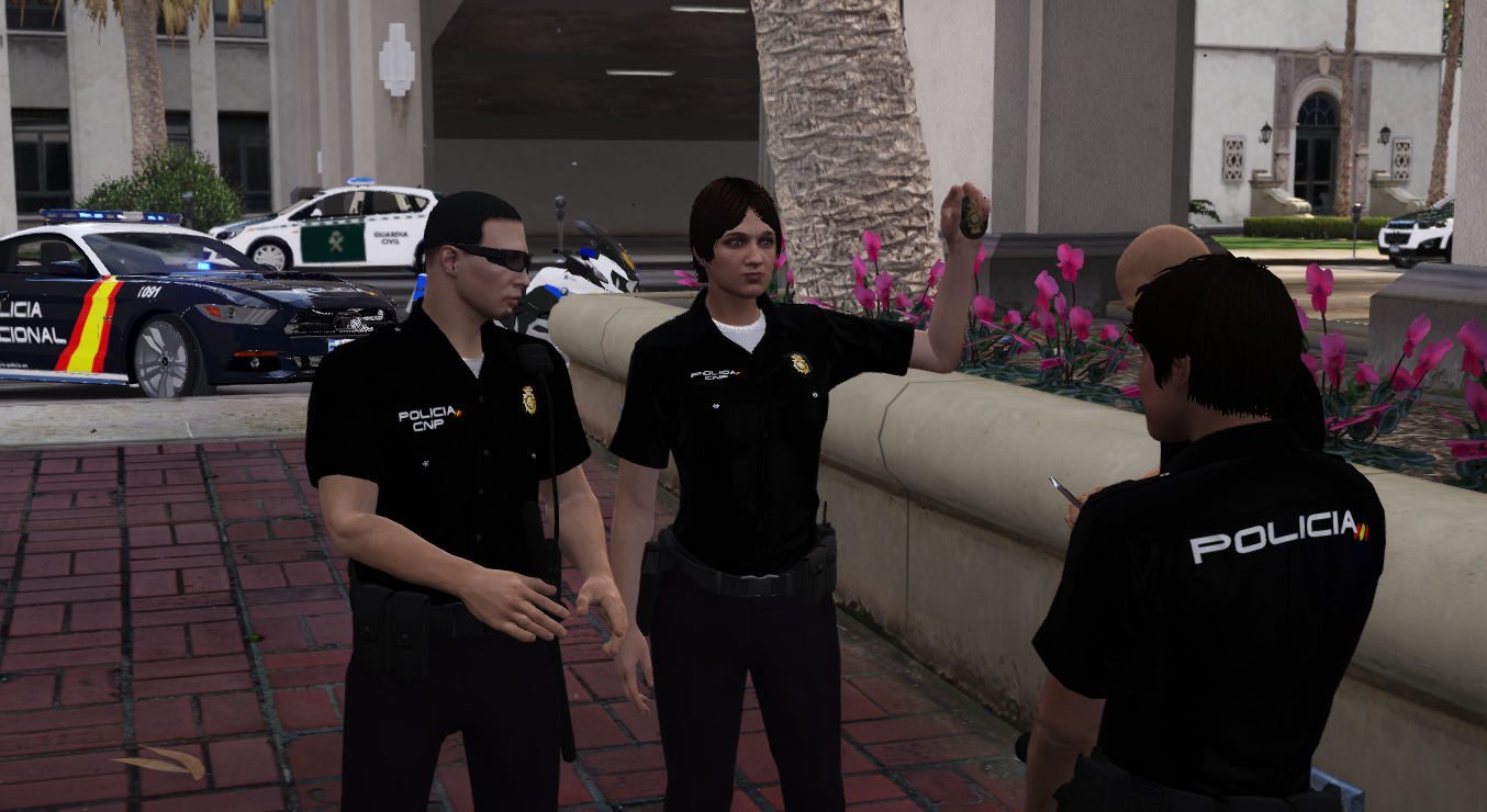 POLICÍA NACIONAL NUEVOS UNIFORMES - HOMBRE Y MUJER - GTA5-Mods.com