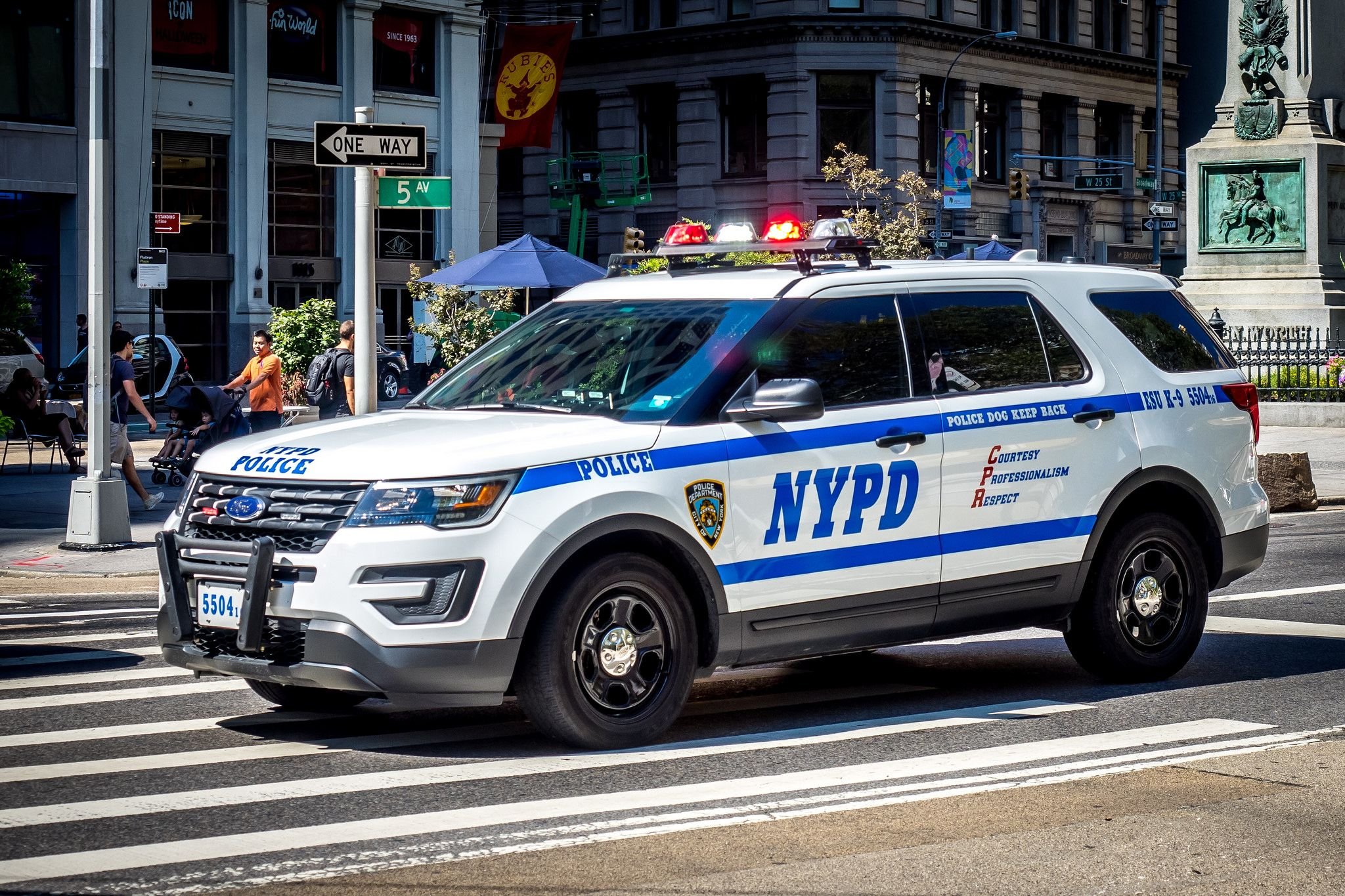 Зеленая полицейская машина. Полицейский Форд эксплорер. Ford Explorer 2017 Police. Форд эксплорер полиция США. Ford Explorer Police NYPD.