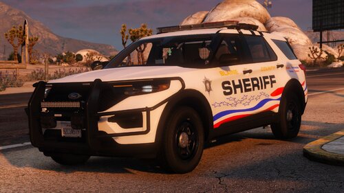 Could contain: vehicle, land vehicle, wheel, tire, outdoor, sport utility vehicle, bumper, car, road, auto part, ford, compact sport utility vehicle, automotive exterior, automotive tire, roof rack, transport, ground, suv, police